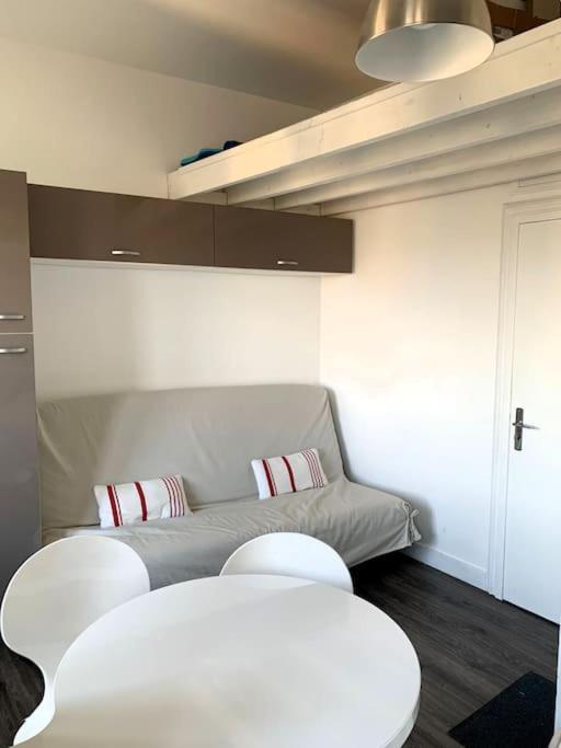 Le Joffre - Studio Sur La Digue En Centre Ville Arromanches-les-Bains Kültér fotó